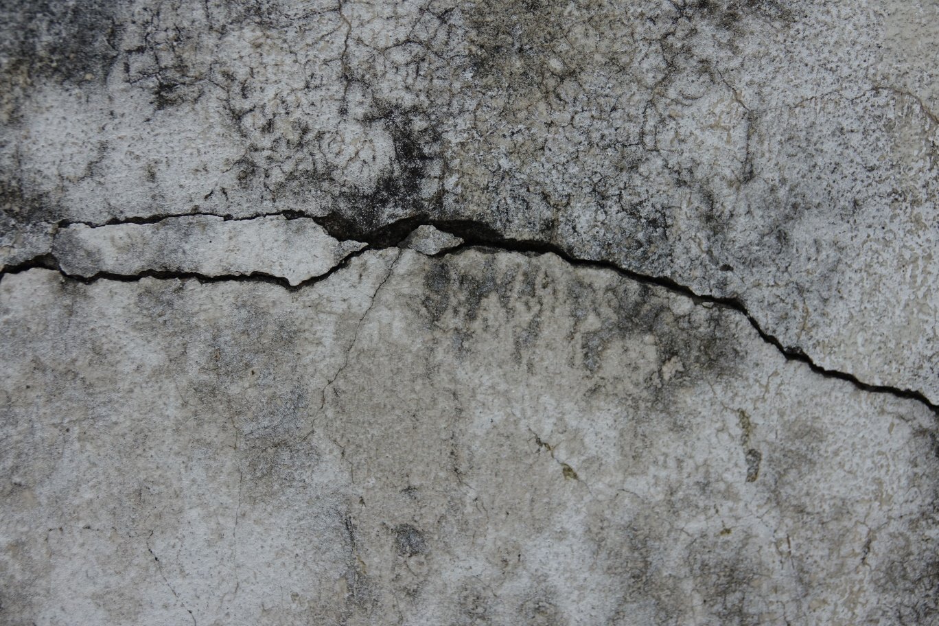 cracked-concrete-wall